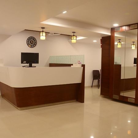 Hotel Ideal Vadodara Exterior foto