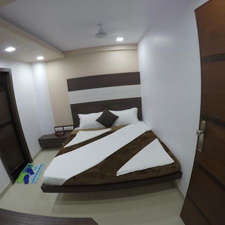 Hotel Ideal Vadodara Exterior foto
