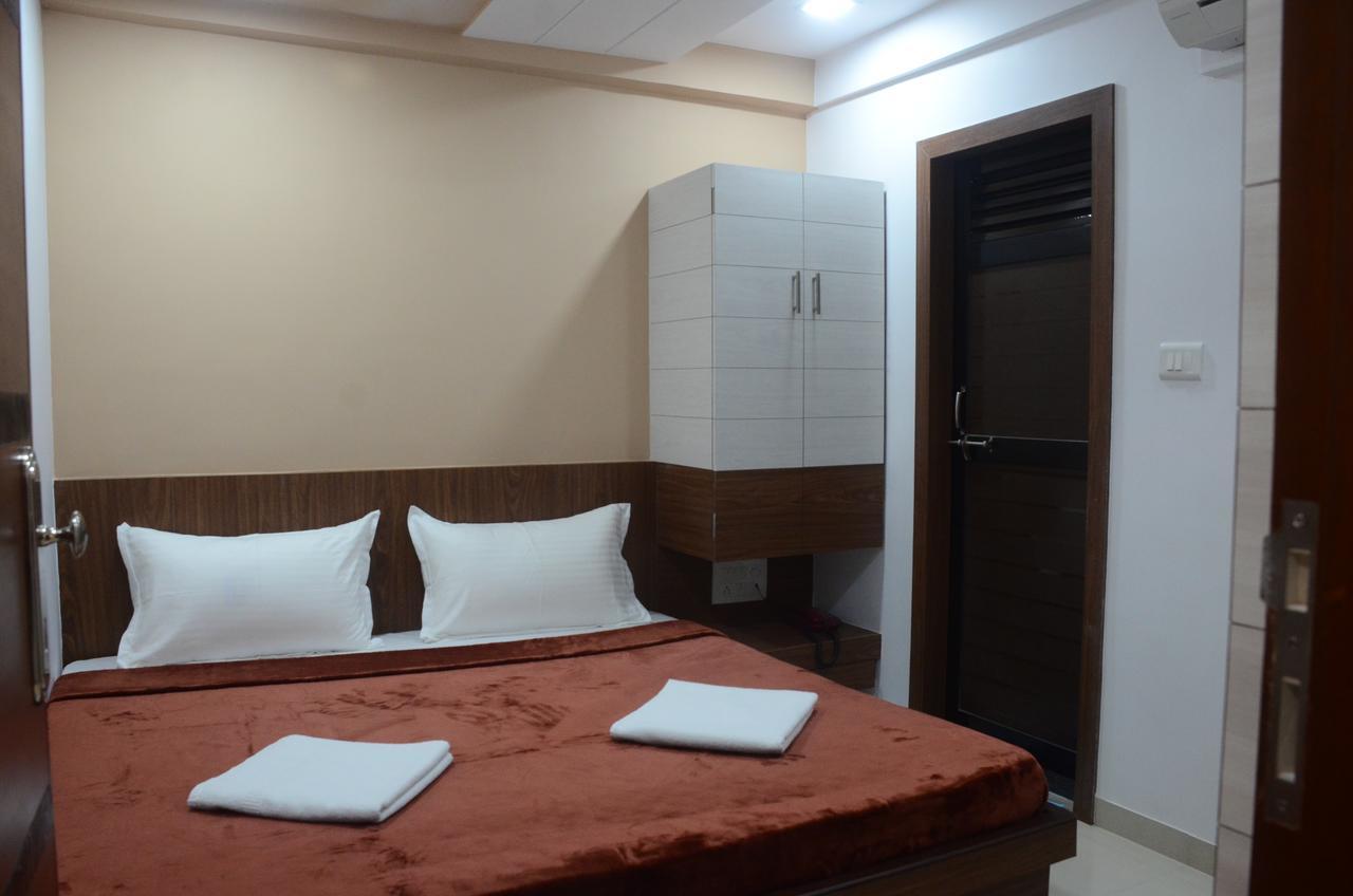 Hotel Ideal Vadodara Exterior foto