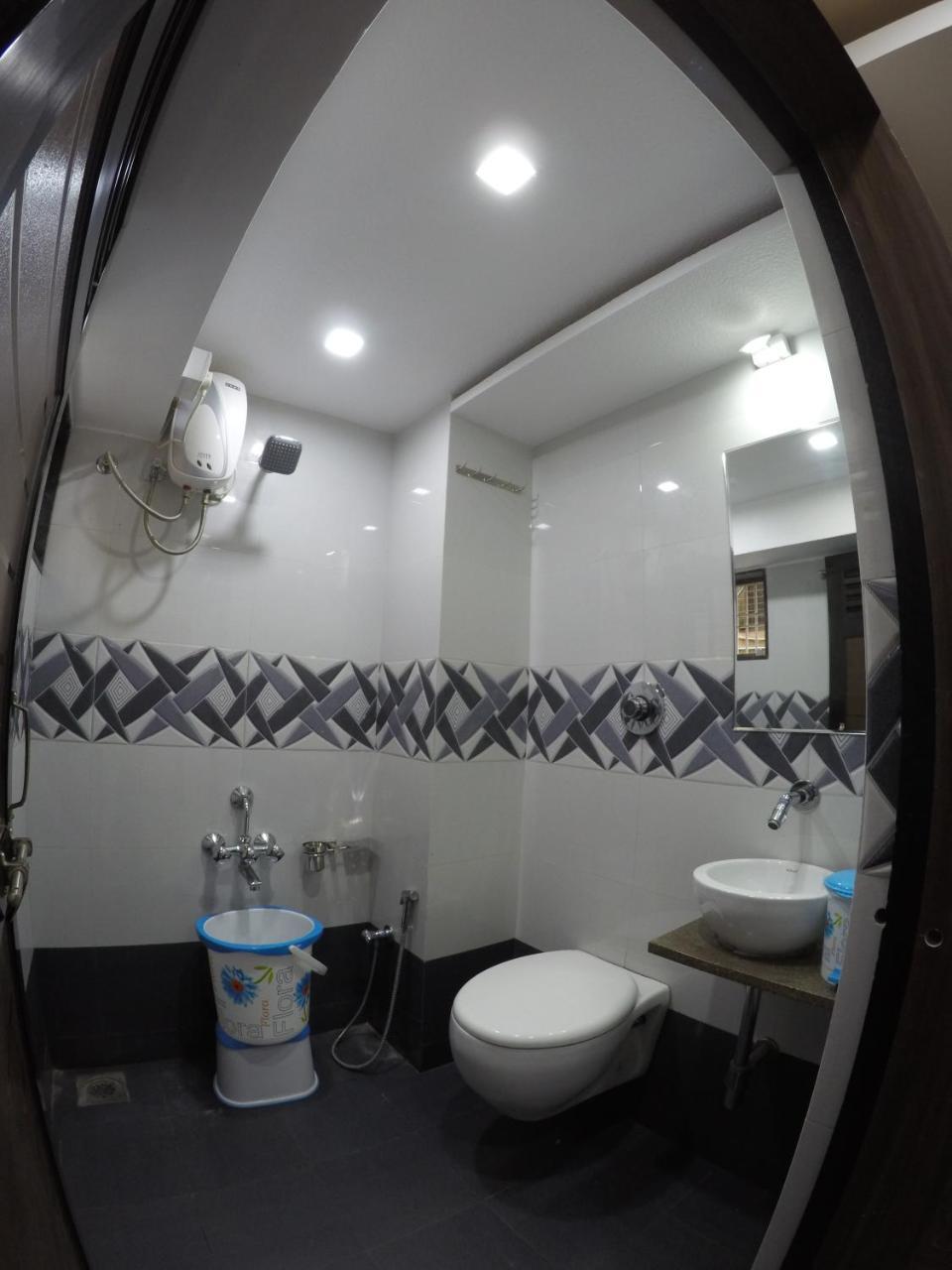 Hotel Ideal Vadodara Exterior foto