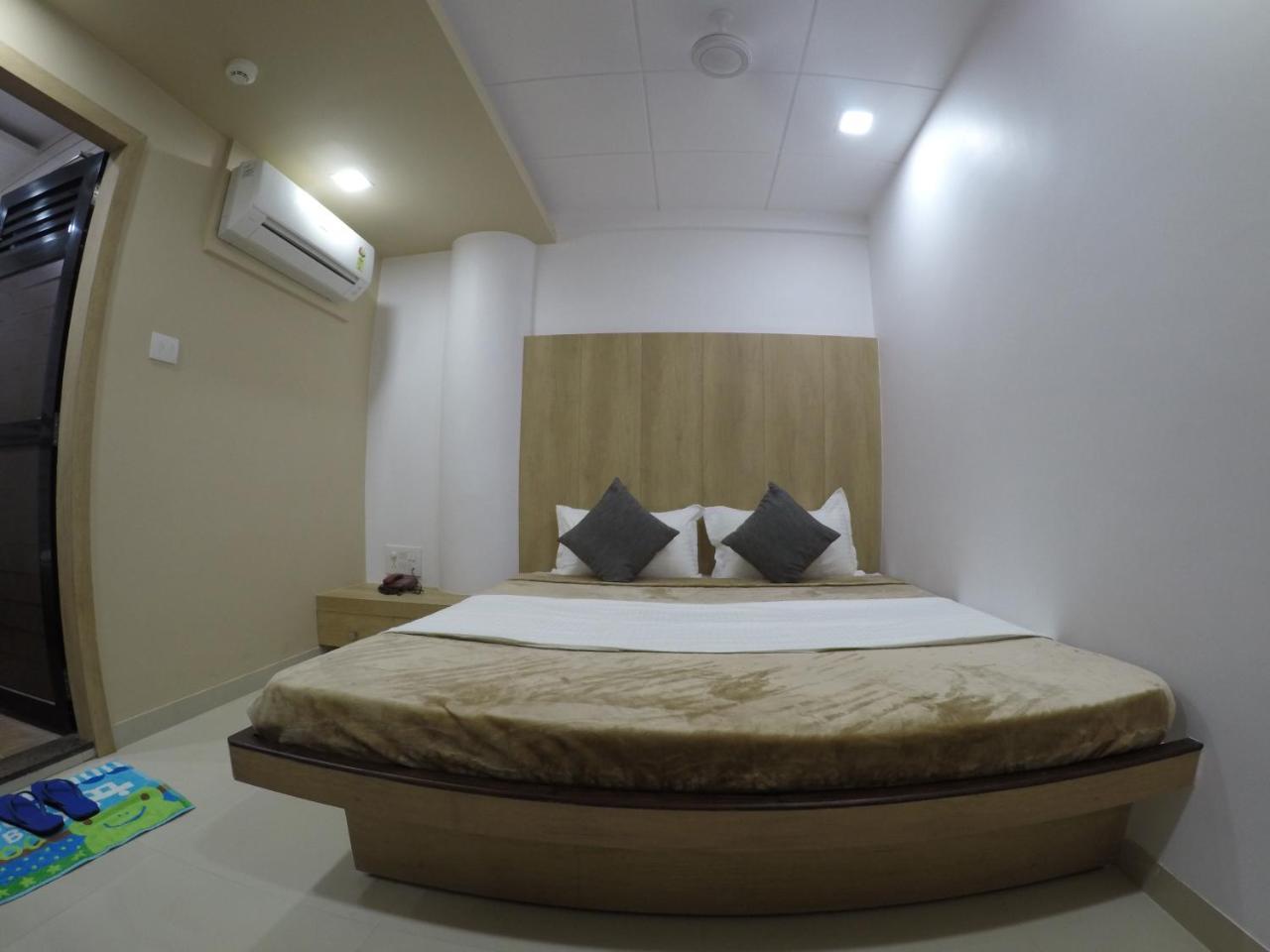 Hotel Ideal Vadodara Exterior foto